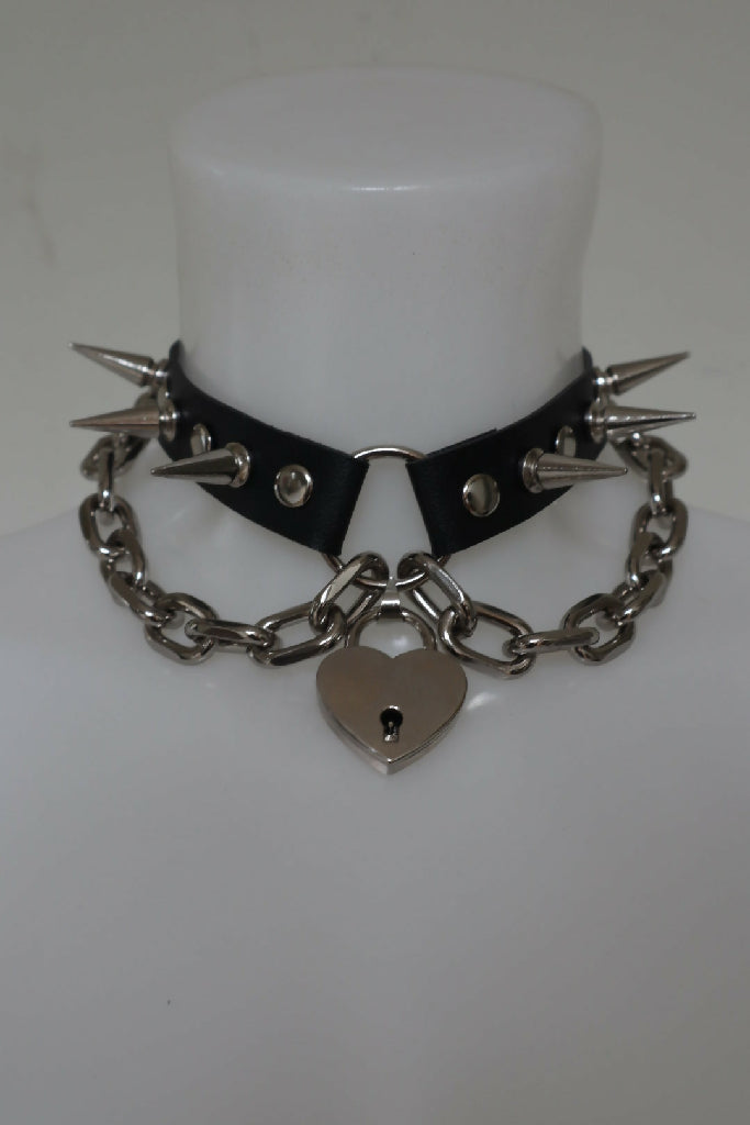 Lyra spiked padlock choker