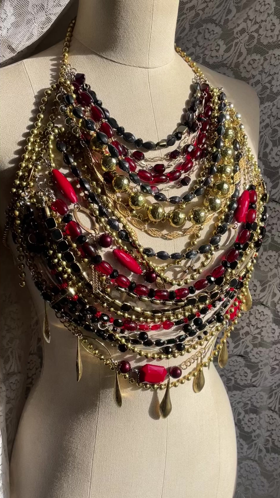 Load video: Jewelry top “Lisle Von Rhuman”