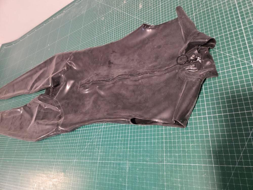 Sleeveless Suit