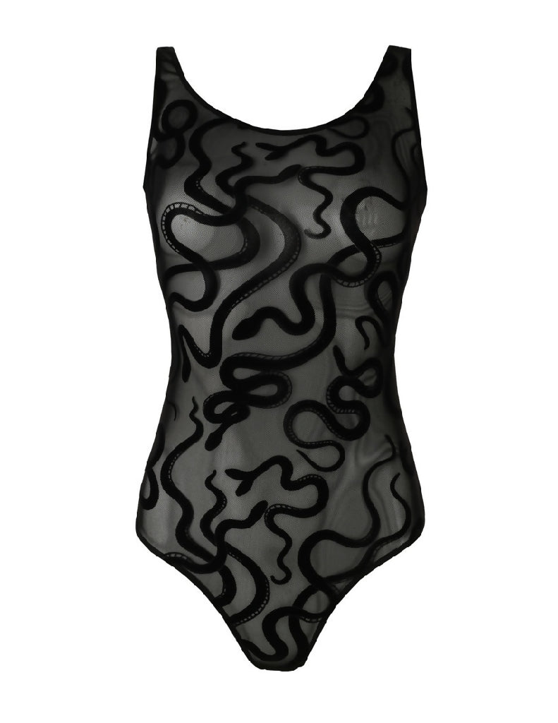 Body made of mesh with snake pattern