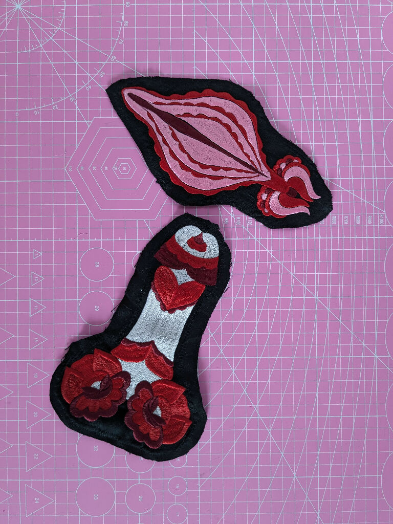 Sew-on patch Vulva