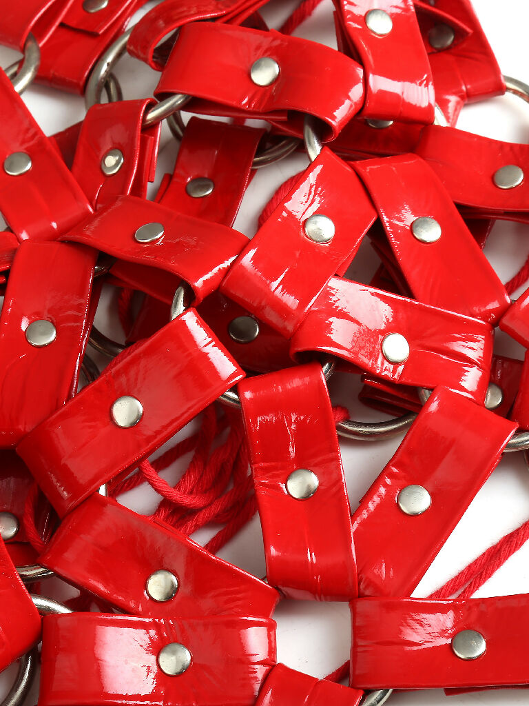 uprzaz_gorsetowa_harness_lateksowa_z_lacku_czerwona_detal_1