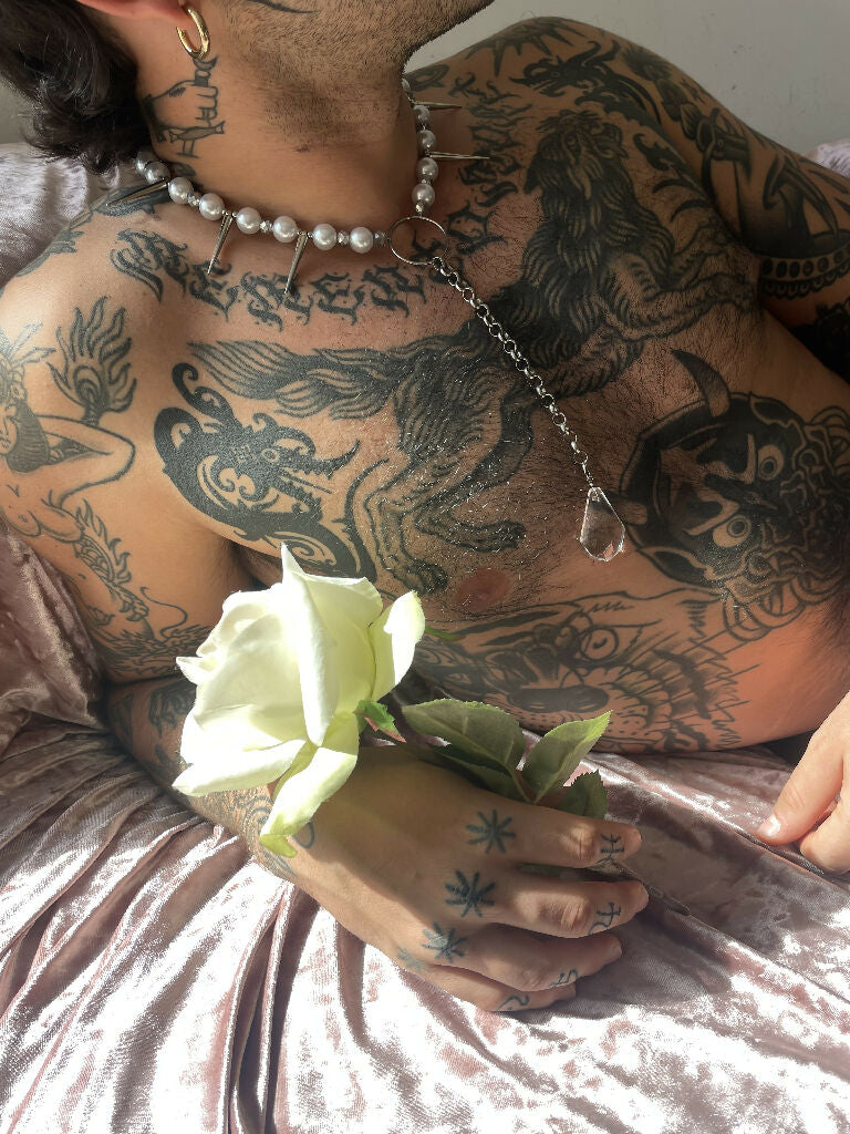 Spiked pearls necklace