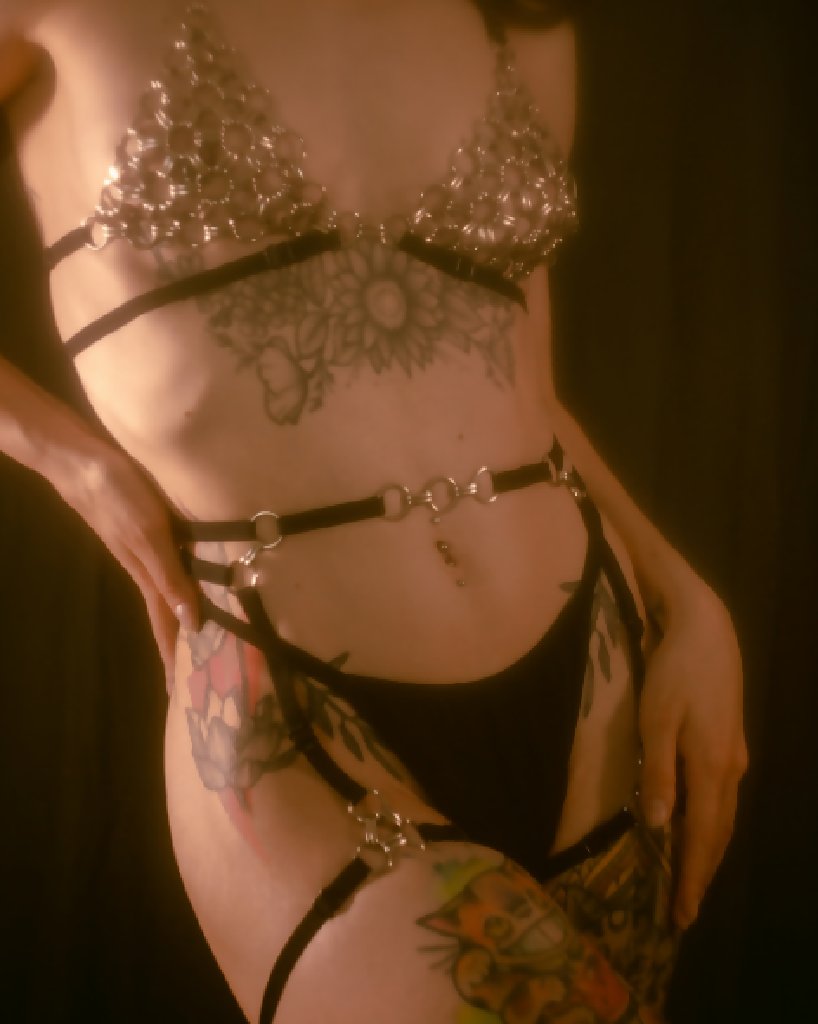 leg-garter-harness-kasanagi-asami-iona-smith-scott-4x5-2