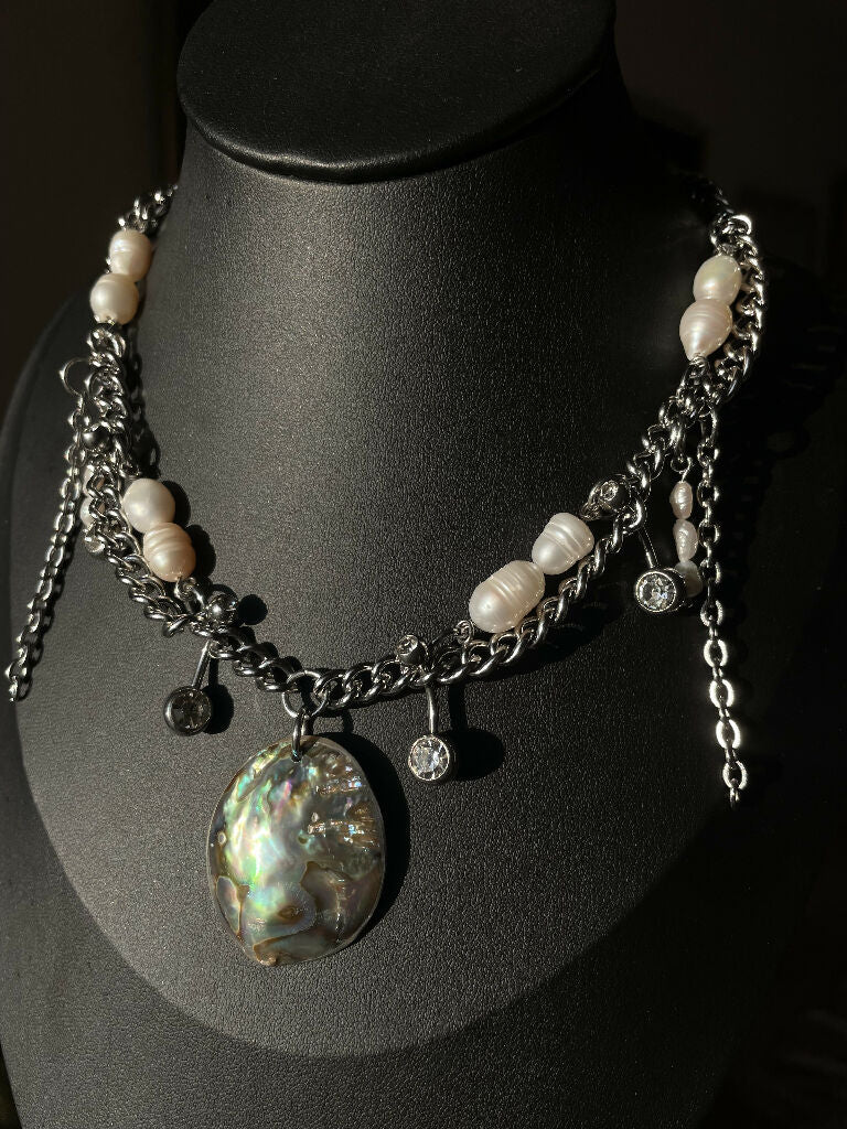 Mother of pearls necklace