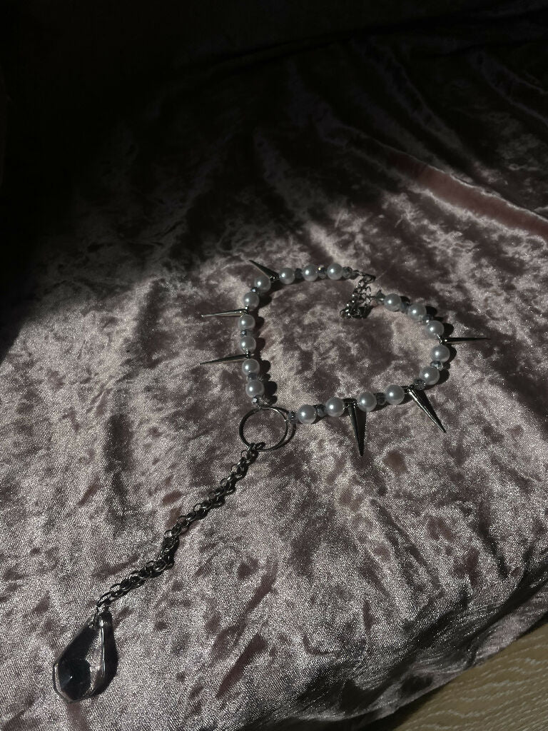 Spiked pearls necklace
