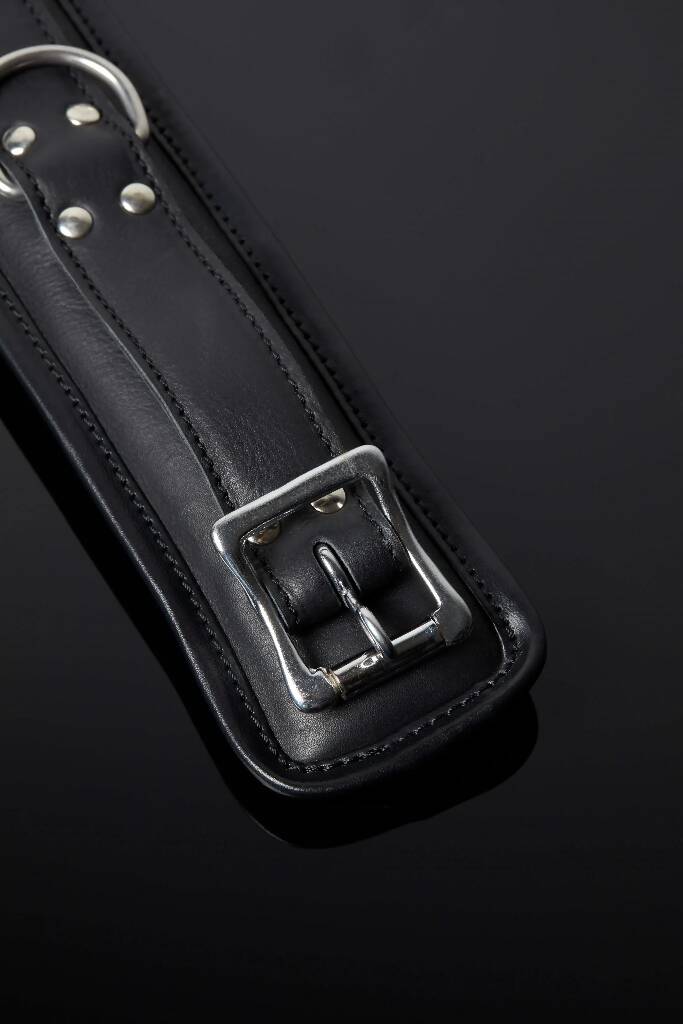 House_of_SXN_Servage_Five_Piece_Leather_Cuffs_Plush_4_1
