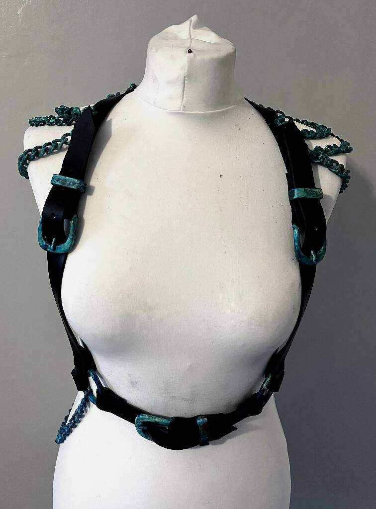 Nyx Epaulettes leather and chain harness