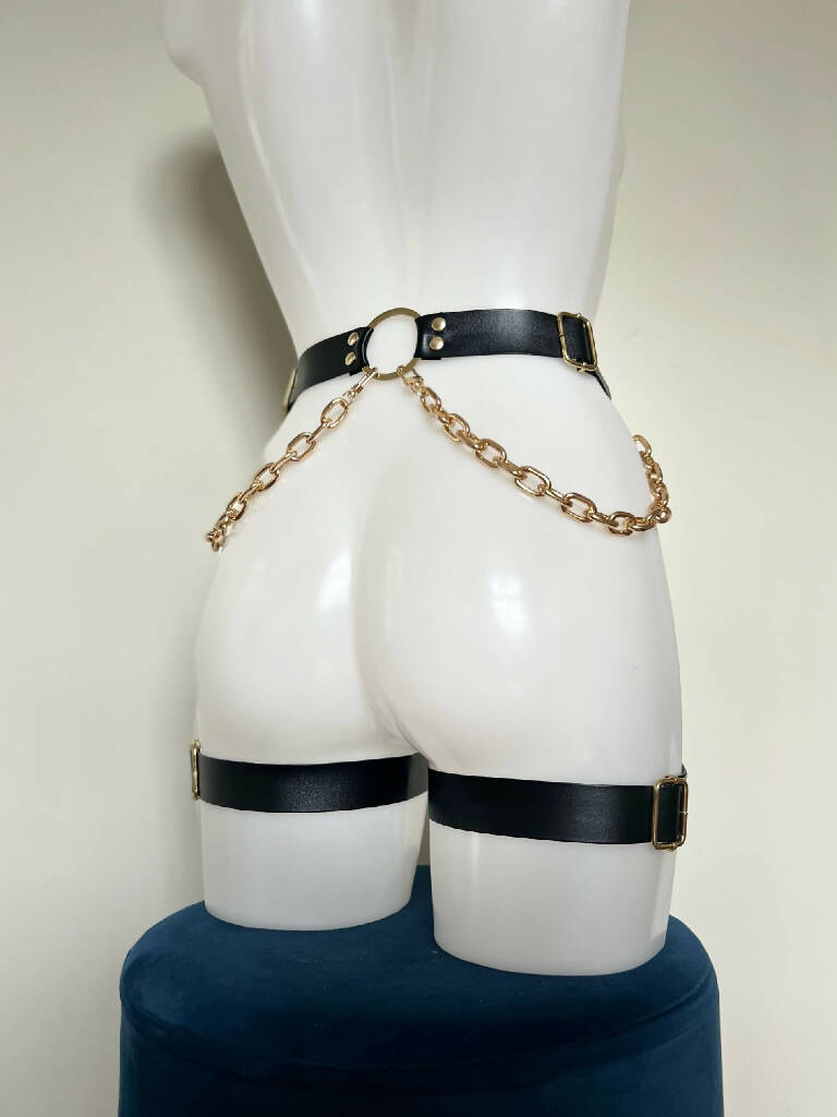 Mina suspenders