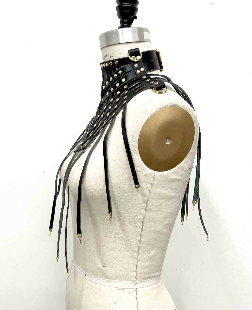 Odile Grand Leather Posture Collar