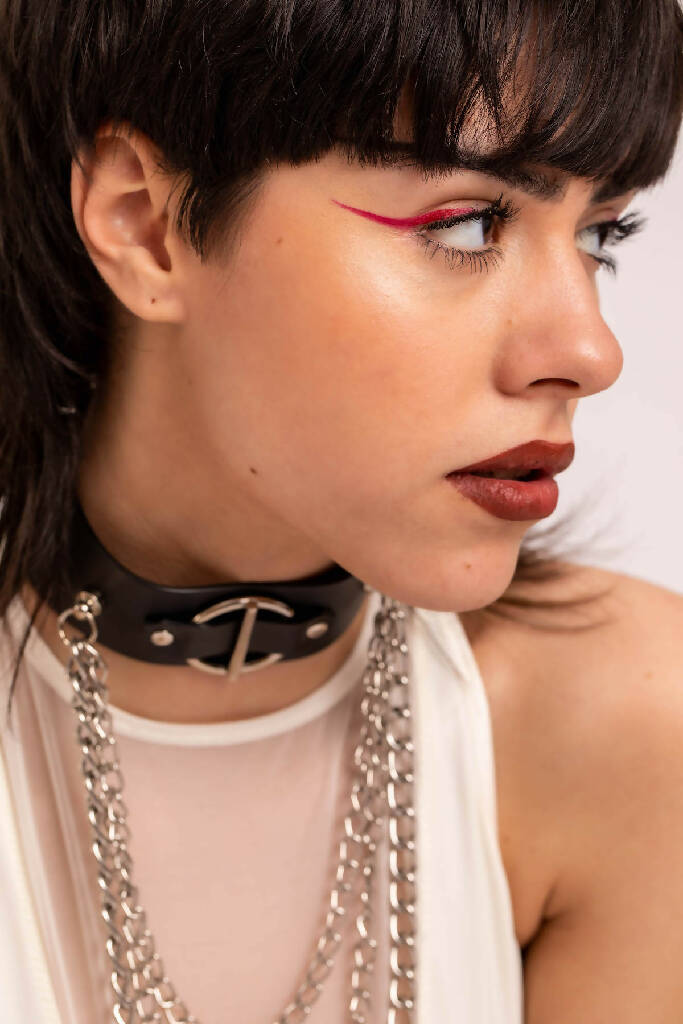 Noble choker