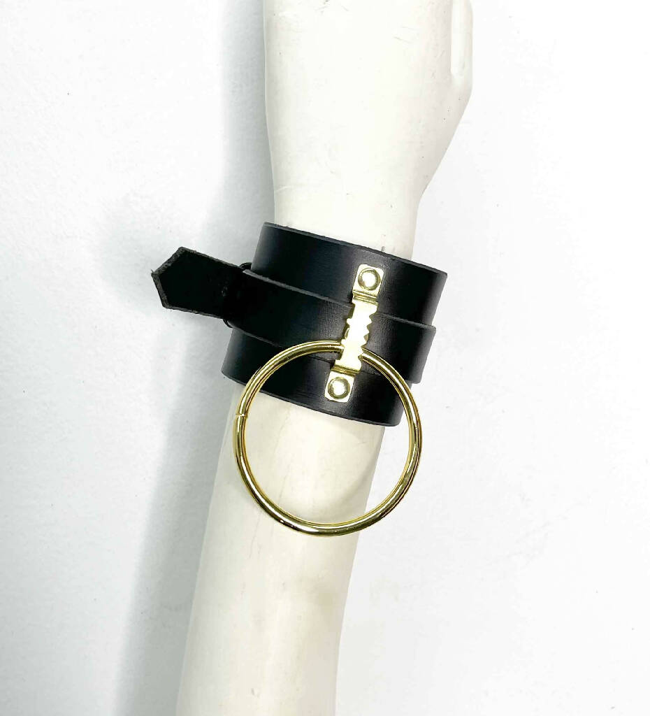 Gigi Classic Wide Leather Cuffs with O Ring