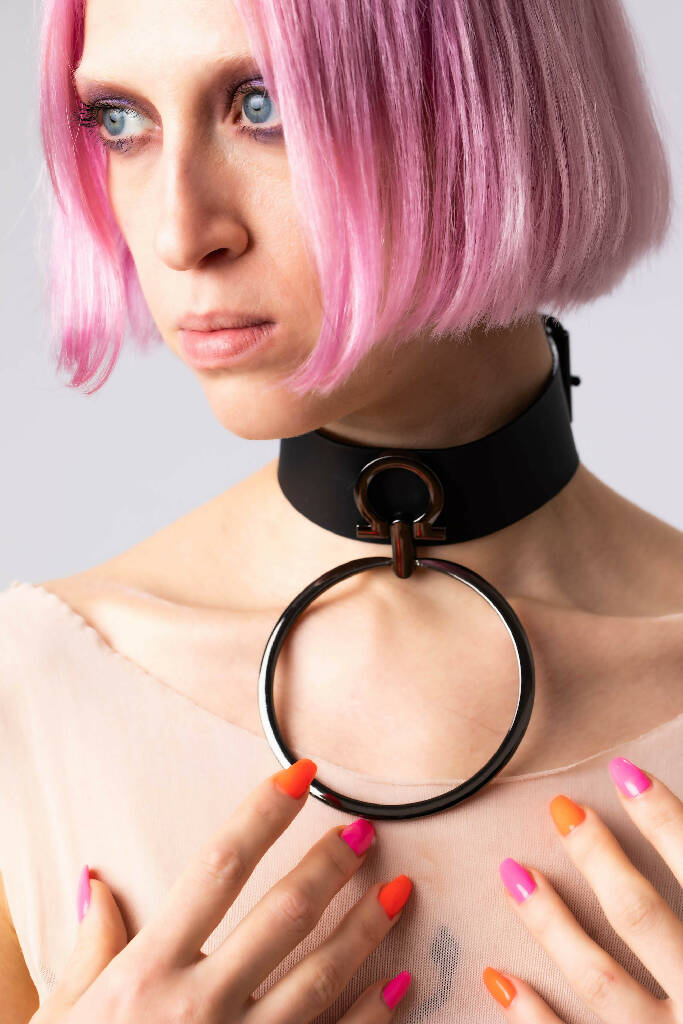 Divine choker
