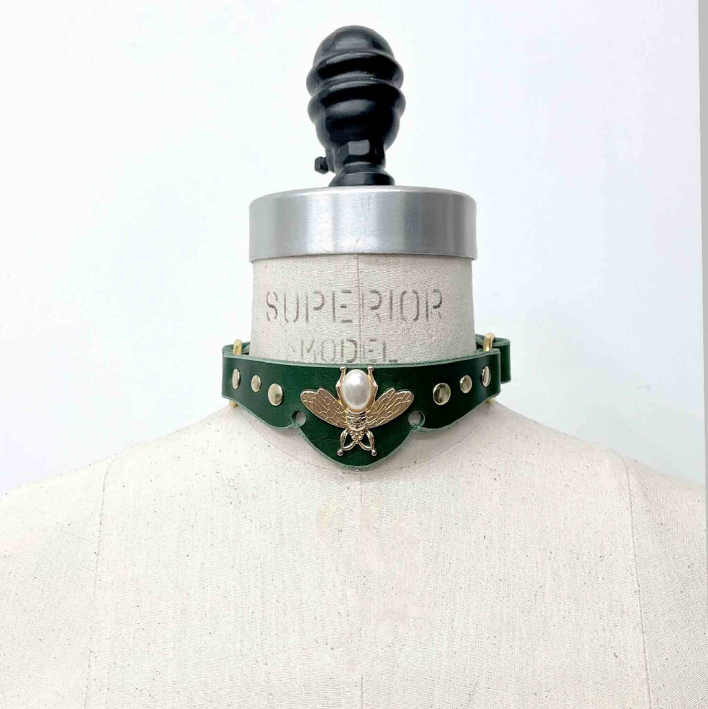 Zephyr Bee Scalloped Leather Collar