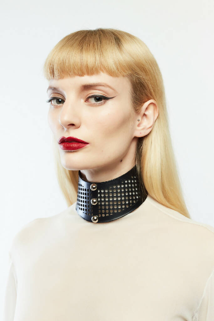 Mysterious choker