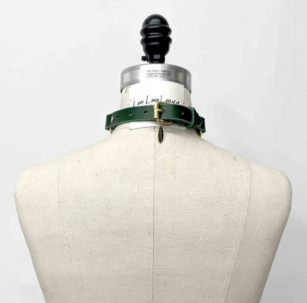 Zephyr Bee Scalloped Leather Collar