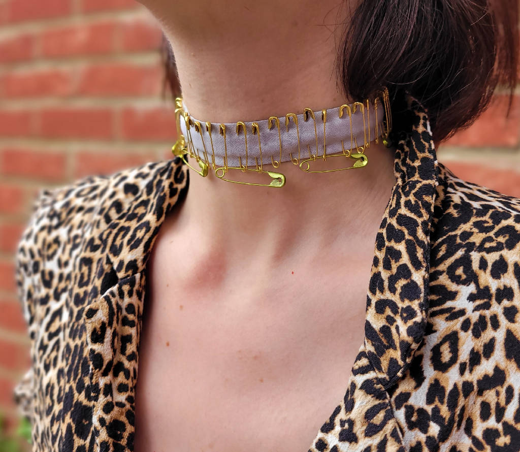 ADJUSTABLE CHOKERS WITH PINS