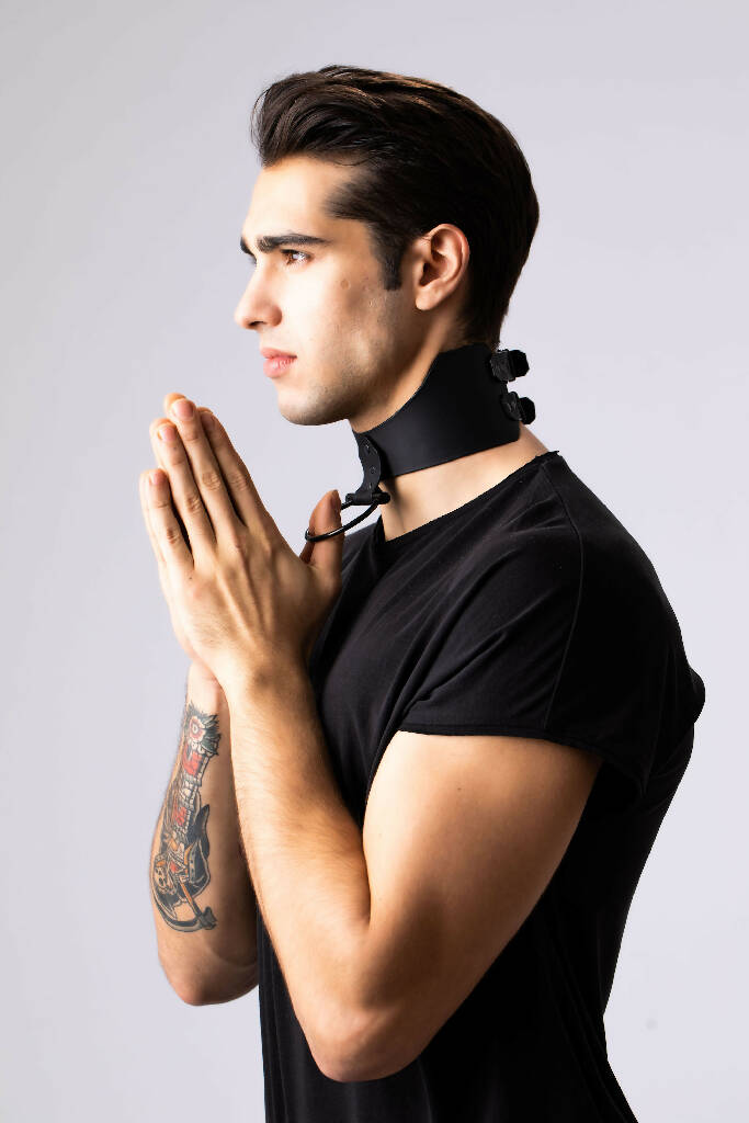 Noir choker