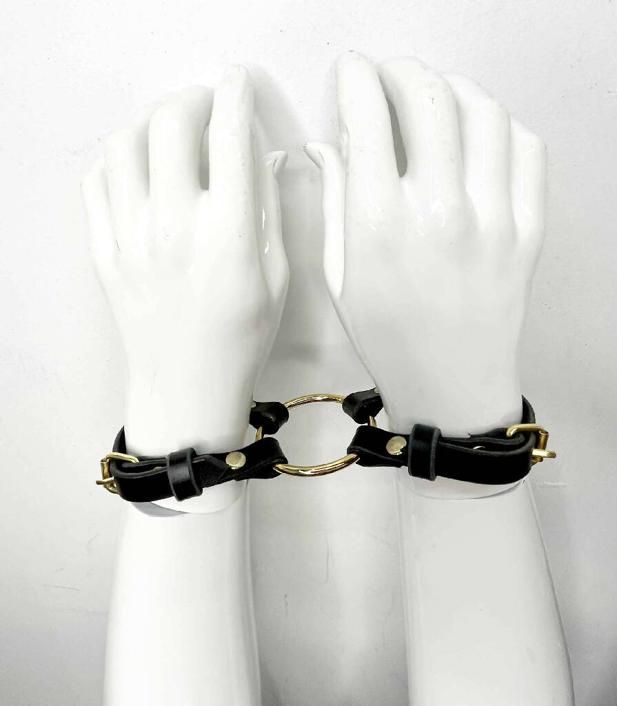 Morph-Hand-Harness-Strapon-Cuffs-4