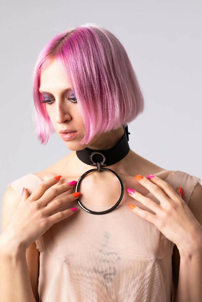 Divine choker