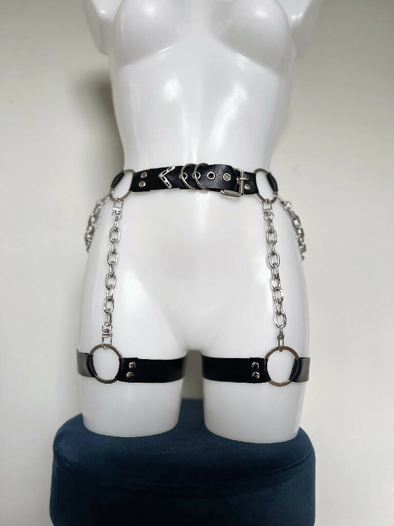 Mina suspenders