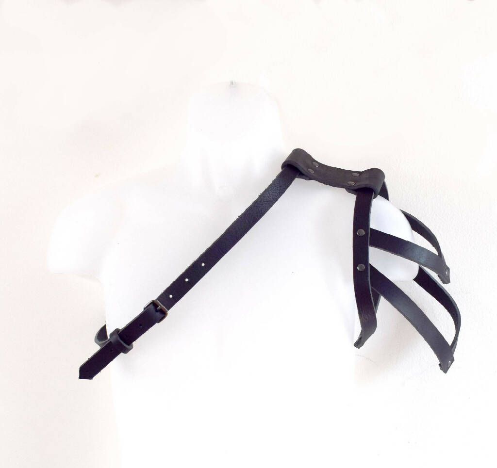 Wyvern Asymmetrical Shoulder Harness