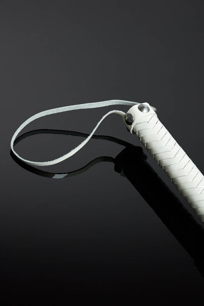Albus Five Foot Patent Leather Whip
