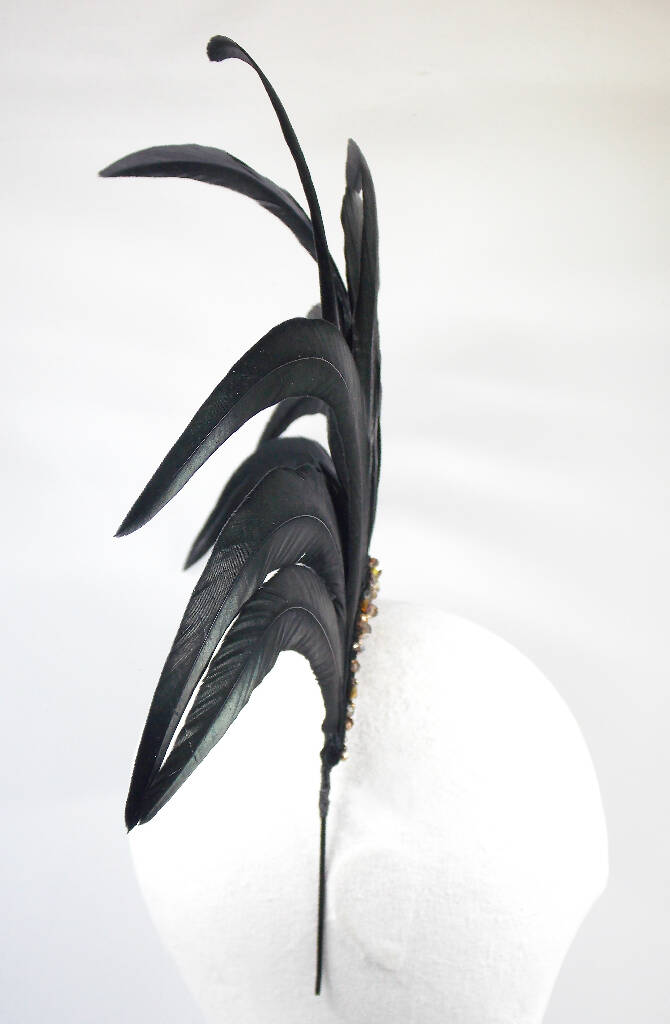 Black and gold large feather carnival headdress