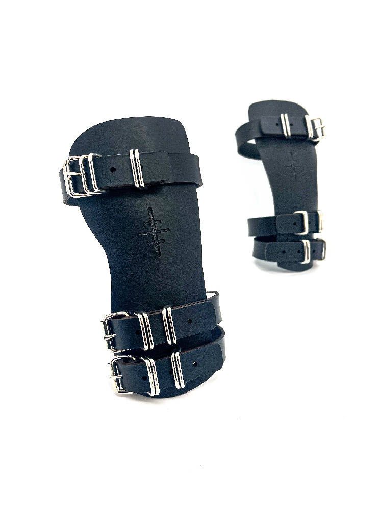 Apepis hand-straps