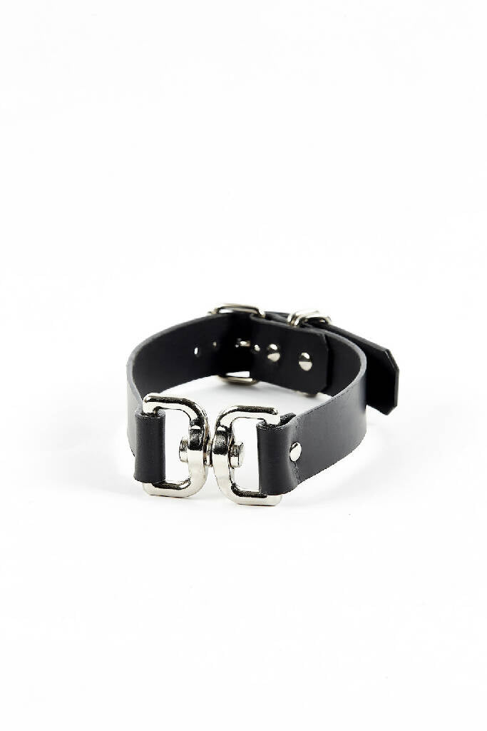 Courtesan choker