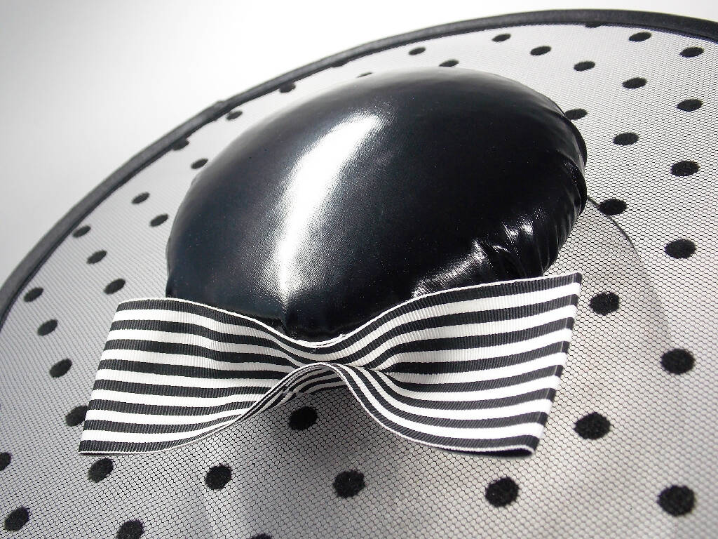 Polka dot mesh brim black and white hat