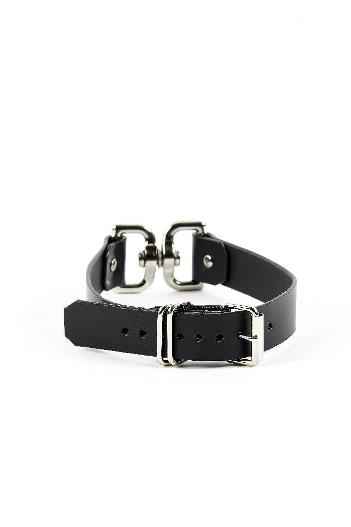 Courtesan choker