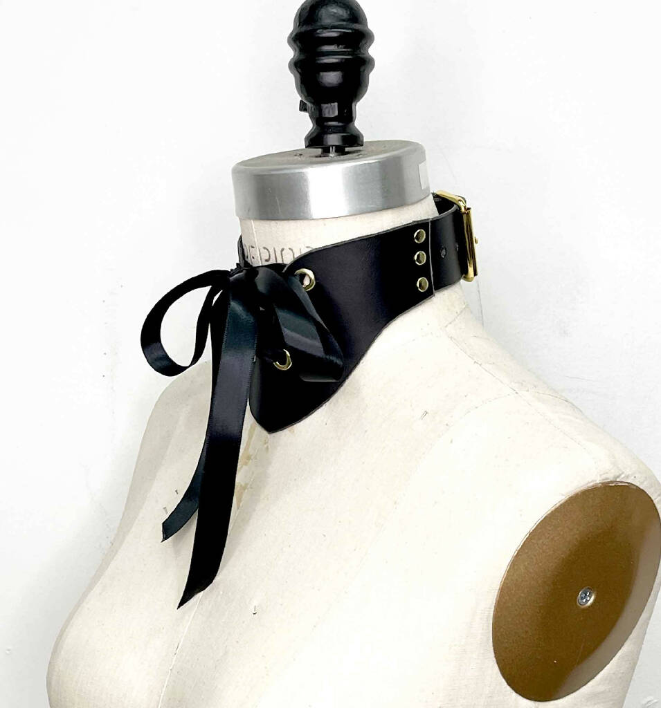Nox Ribbon Lace Up Leather Posture Collar