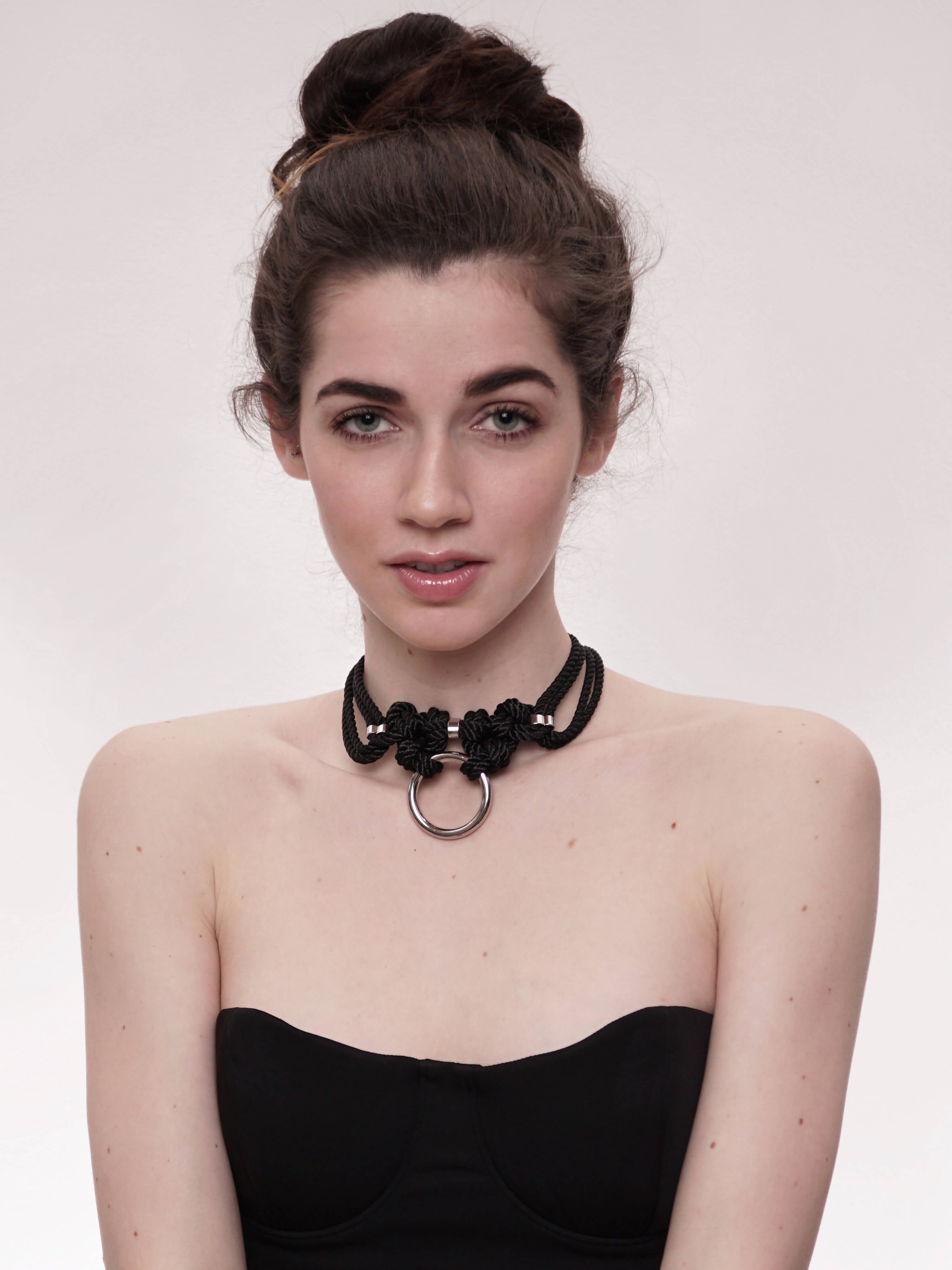 KUBI' CHOKER WITH WHIP