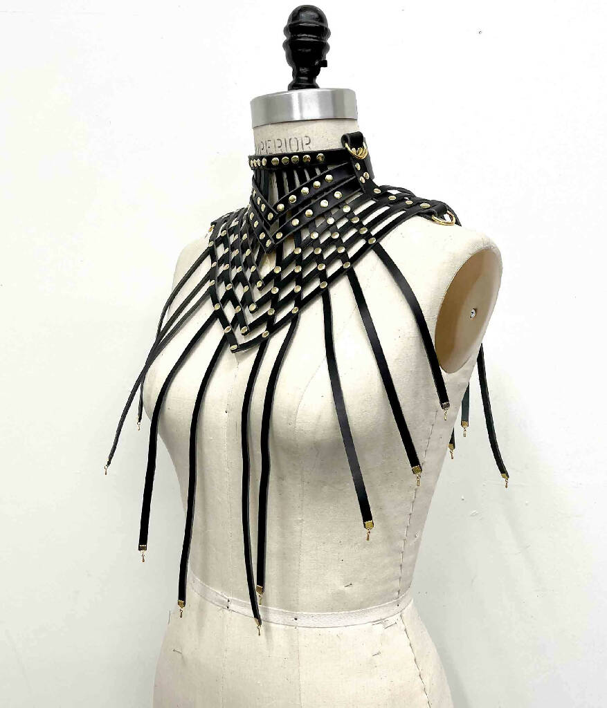 Odile Grand Leather Posture Collar