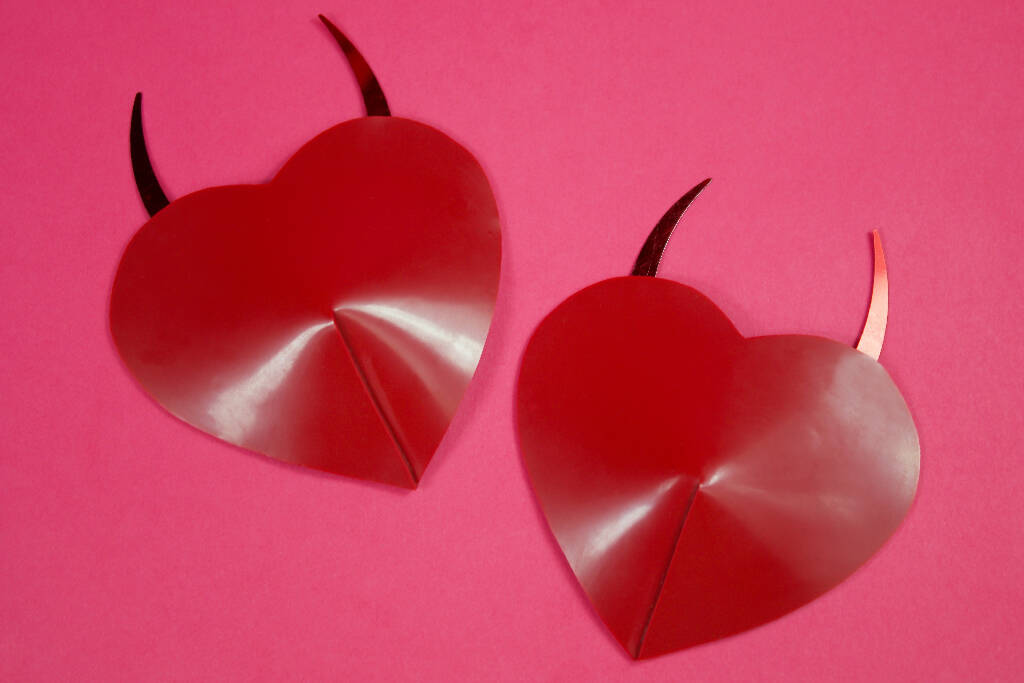 LATEX DEVIL HEART NIPPLE PASTIES