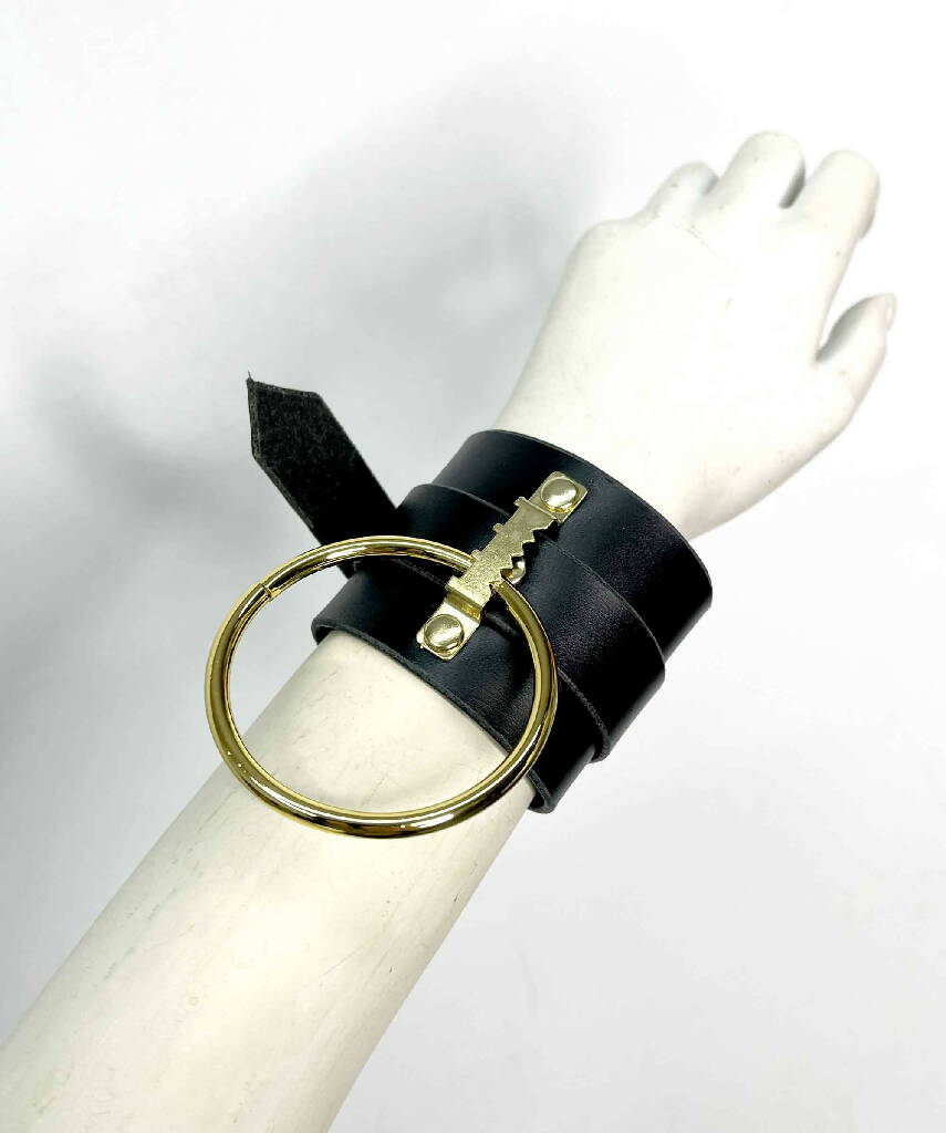 Gigi Classic Wide Leather Cuffs with O Ring