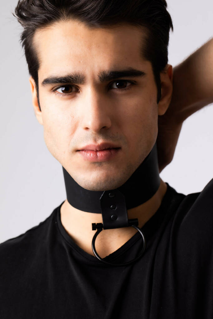 Noir choker