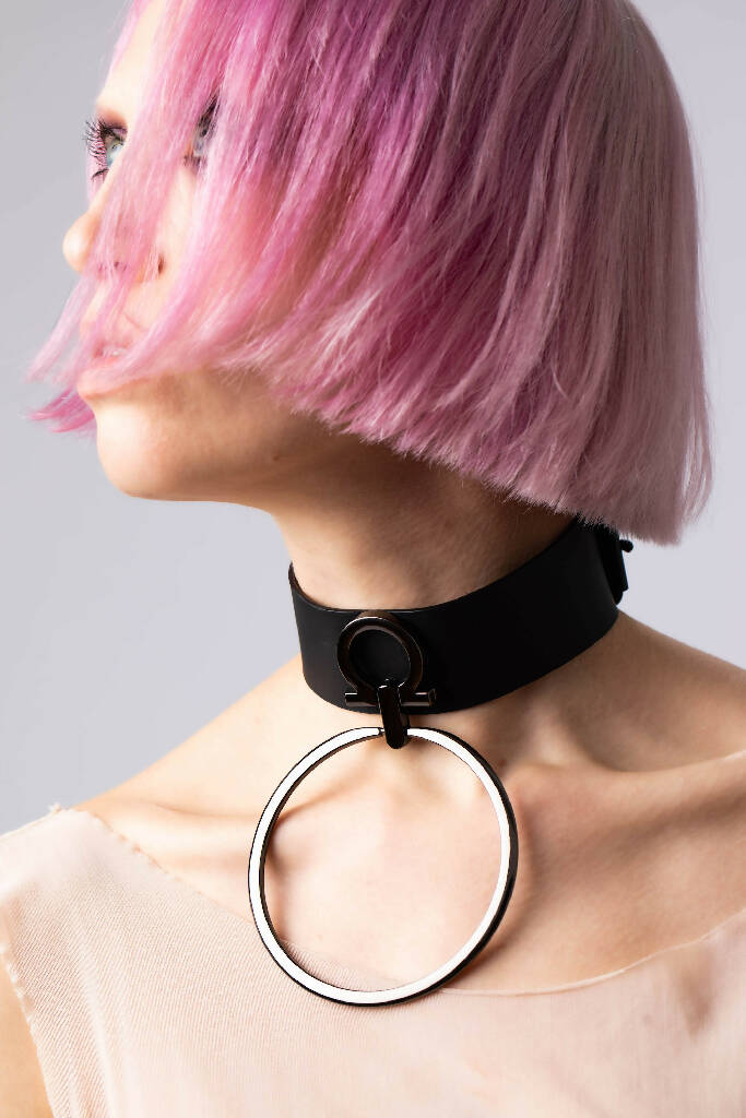 Divine choker