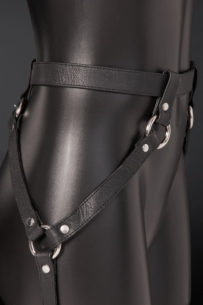 HouseofSXNLigariLeatherThighHarness_4