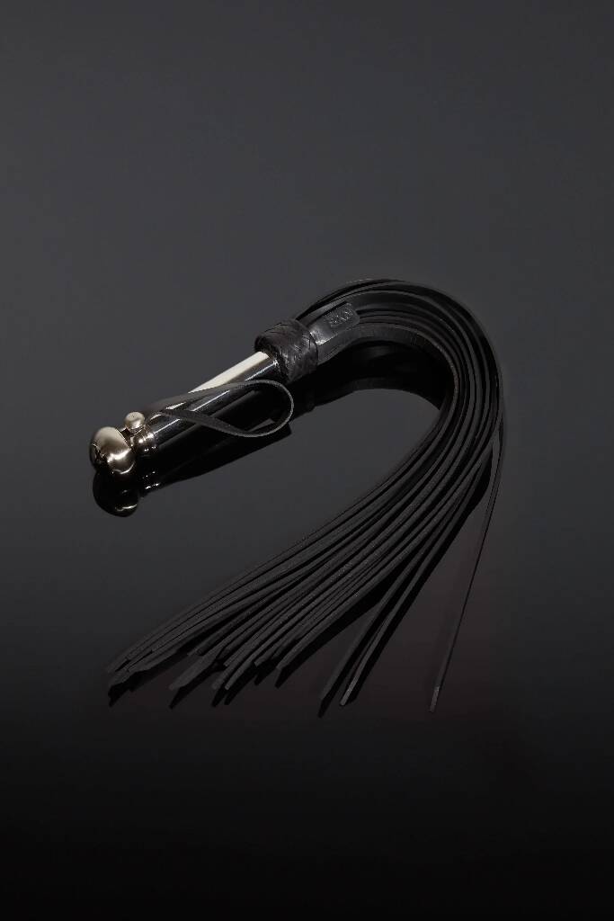 The Suprema Metal Handle Leather Flogger