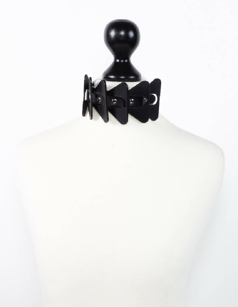 Caesar choker
