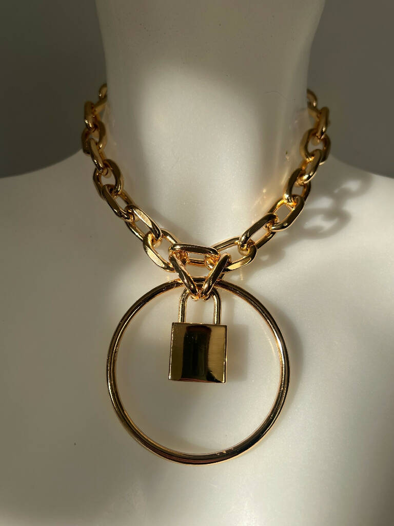 Houdini chain and padlock choker
