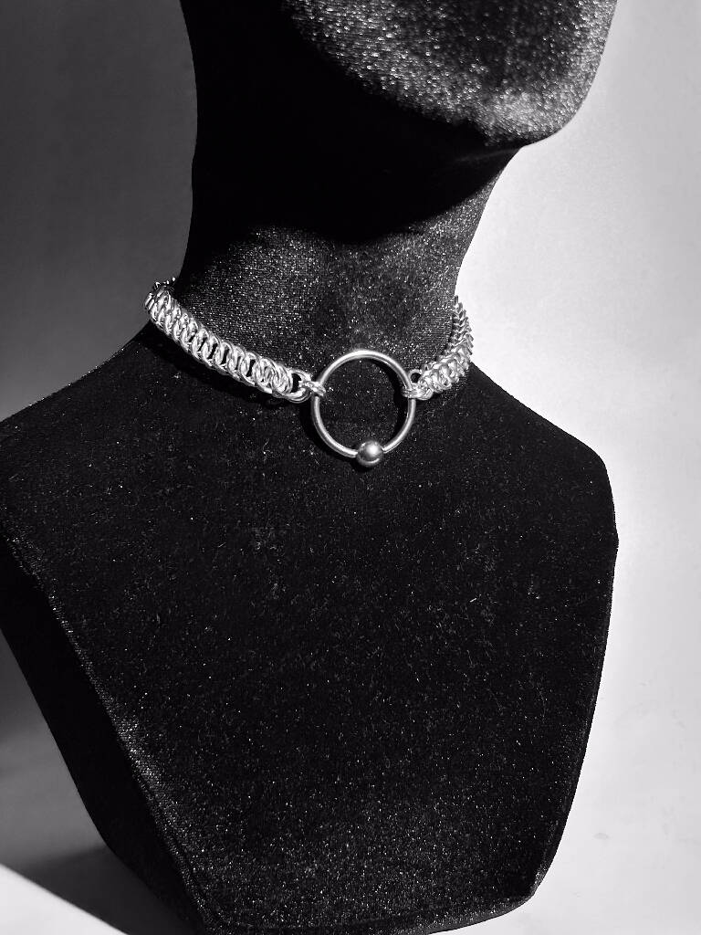 Large Captive Ring Choker