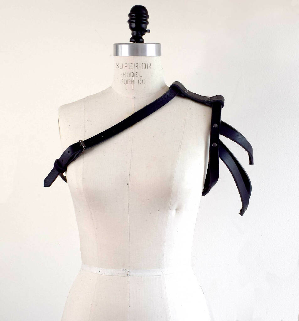 Wyvern Asymmetrical Shoulder Harness