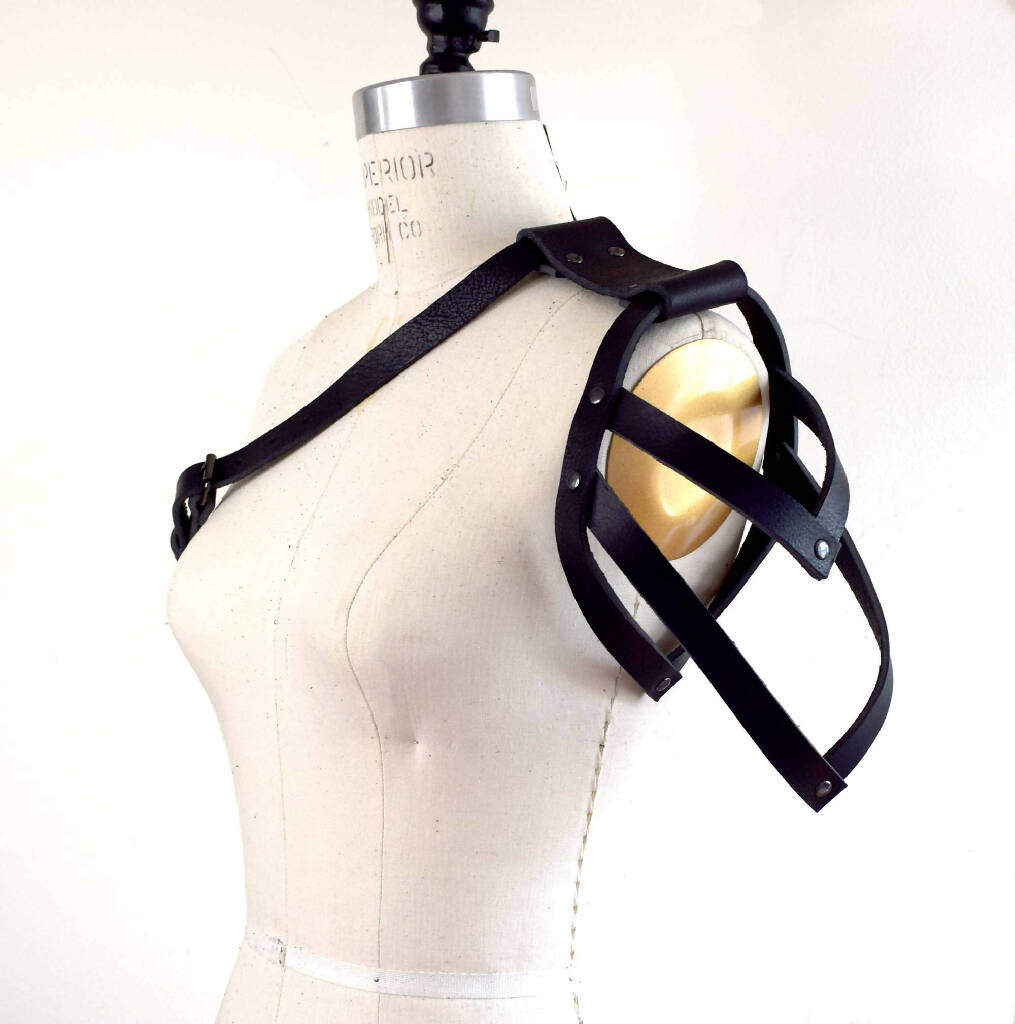 Wyvern Asymmetrical Shoulder Harness