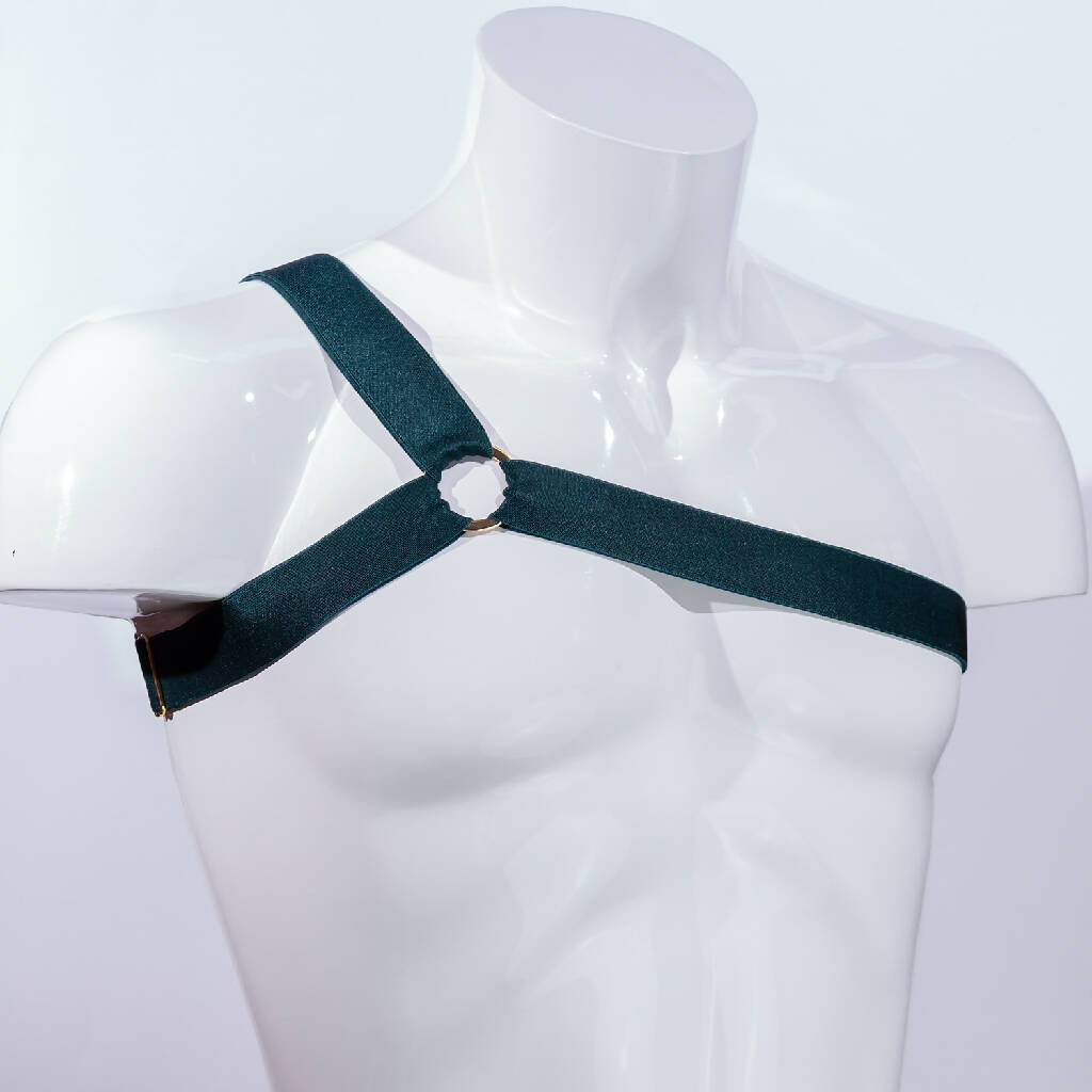 Aero asymmetrical chest harness