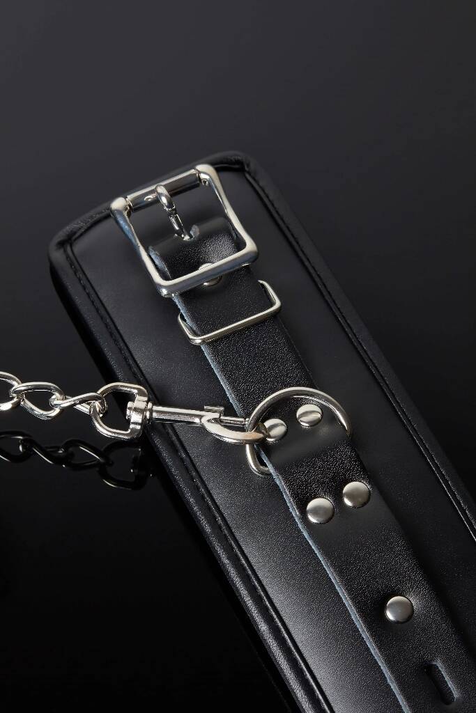 House_of_SXN_Classic_Leather_Bondage_Cuffs_5