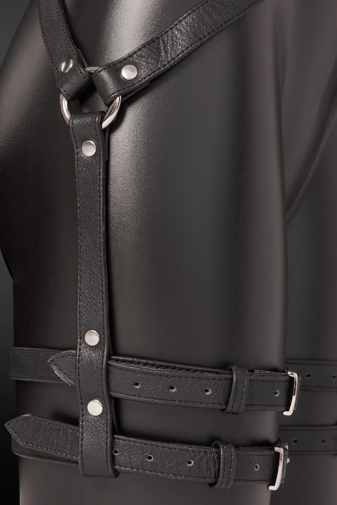 HouseofSXNLigariLeatherThighHarness_5