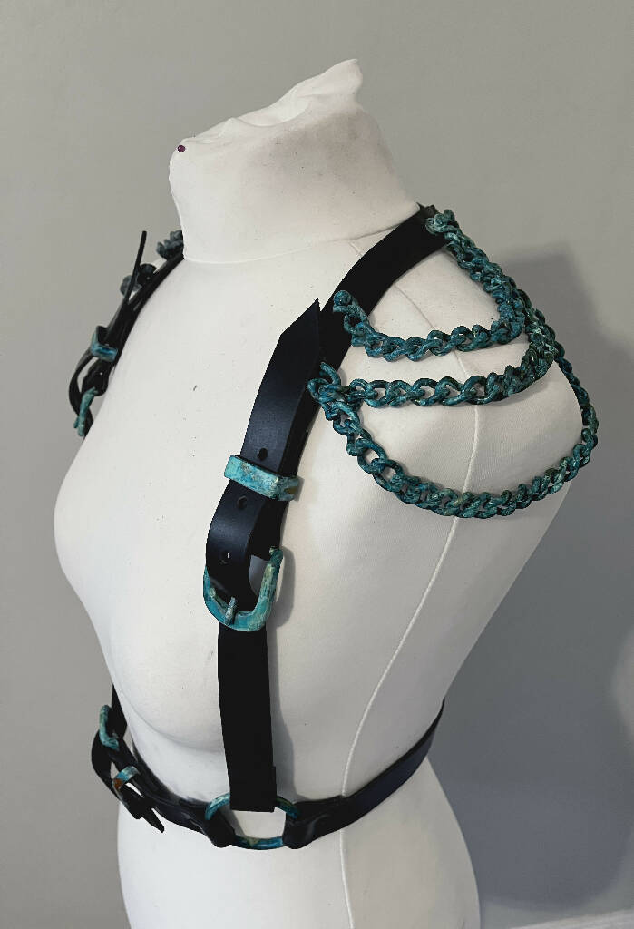 Nyx Epaulettes leather and chain harness